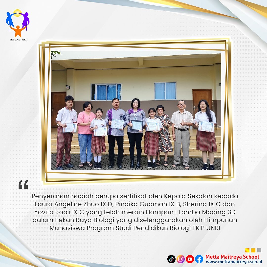 Penyerahan Hadiah oleh Kepala Sekolah dalam Lomba Mading 3D dalam Pekan Raya Biologi | SMP METTA MAITREYA